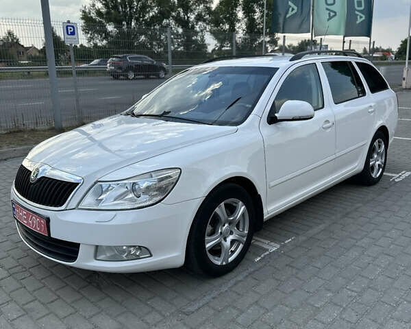 Білий Шкода Октавія, об'ємом двигуна 2 л та пробігом 260 тис. км за 9400 $, фото 3 на Automoto.ua