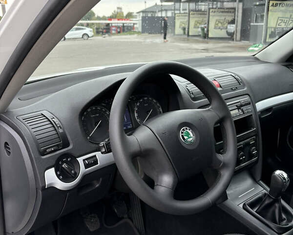 Білий Шкода Октавія, об'ємом двигуна 1.6 л та пробігом 235 тис. км за 6700 $, фото 22 на Automoto.ua