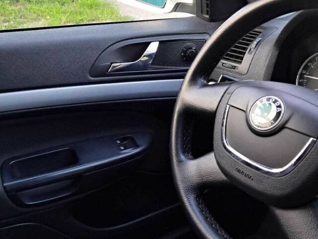 Белый Шкода Октавия, объемом двигателя 1.6 л и пробегом 149 тыс. км за 7900 $, фото 5 на Automoto.ua