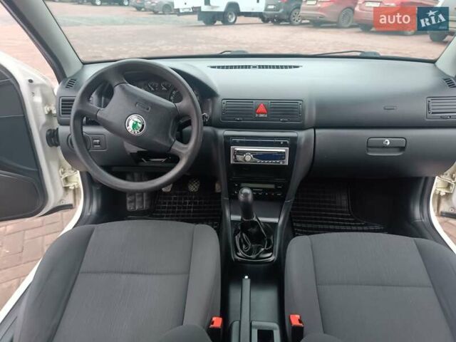 Белый Шкода Октавия, объемом двигателя 1.6 л и пробегом 274 тыс. км за 5300 $, фото 6 на Automoto.ua