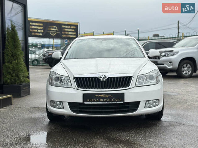 Белый Шкода Октавия, объемом двигателя 1.8 л и пробегом 171 тыс. км за 7800 $, фото 6 на Automoto.ua