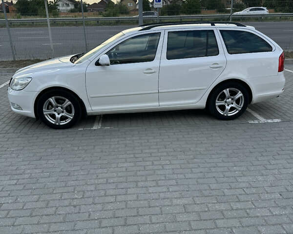 Білий Шкода Октавія, об'ємом двигуна 2 л та пробігом 260 тис. км за 9400 $, фото 5 на Automoto.ua