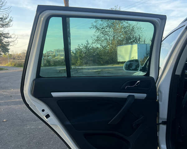 Белый Шкода Октавия, объемом двигателя 1.6 л и пробегом 236 тыс. км за 8200 $, фото 18 на Automoto.ua