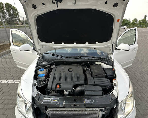 Білий Шкода Октавія, об'ємом двигуна 2 л та пробігом 260 тис. км за 9400 $, фото 43 на Automoto.ua