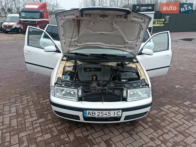 Белый Шкода Октавия, объемом двигателя 1.6 л и пробегом 274 тыс. км за 5300 $, фото 1 на Automoto.ua