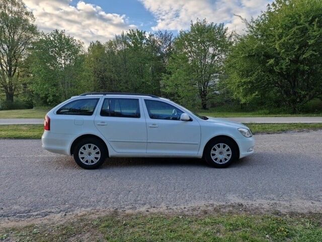 Белый Шкода Октавия, объемом двигателя 1.9 л и пробегом 220 тыс. км за 2200 $, фото 17 на Automoto.ua