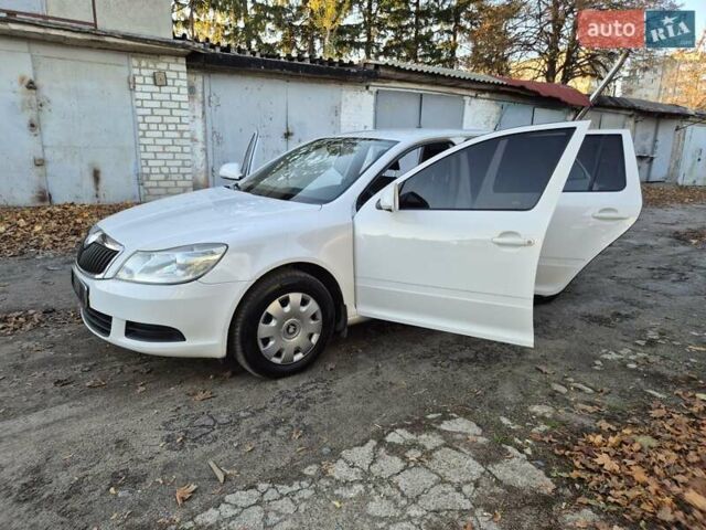 Шкода Октавия 2009 в Умани на Automoto.ua Белый Шкода Октавия, объемом двигателя 1.6 л и пробегом 252 тыс. км за 7600 $, фото 15 на Automoto.ua