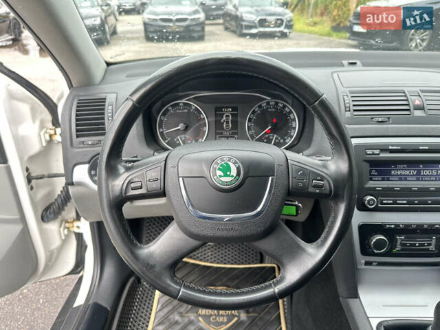 Белый Шкода Октавия, объемом двигателя 1.8 л и пробегом 171 тыс. км за 7800 $, фото 26 на Automoto.ua