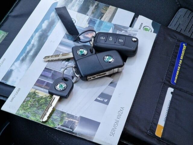 Белый Шкода Октавия, объемом двигателя 1.9 л и пробегом 220 тыс. км за 2200 $, фото 7 на Automoto.ua