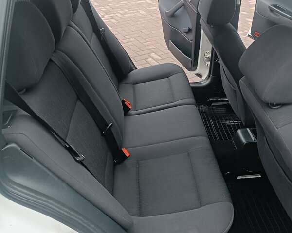 Белый Шкода Октавия, объемом двигателя 1.6 л и пробегом 274 тыс. км за 5300 $, фото 7 на Automoto.ua