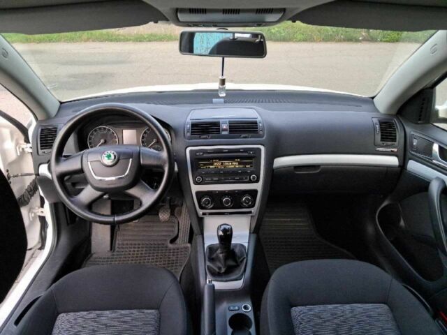 Белый Шкода Октавия, объемом двигателя 1.6 л и пробегом 149 тыс. км за 7900 $, фото 3 на Automoto.ua