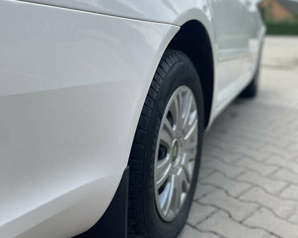 Белый Шкода Октавия, объемом двигателя 1.6 л и пробегом 280 тыс. км за 7900 $, фото 11 на Automoto.ua