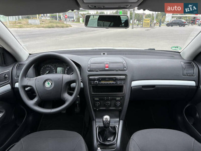 Білий Шкода Октавія, об'ємом двигуна 1.6 л та пробігом 235 тис. км за 6700 $, фото 48 на Automoto.ua