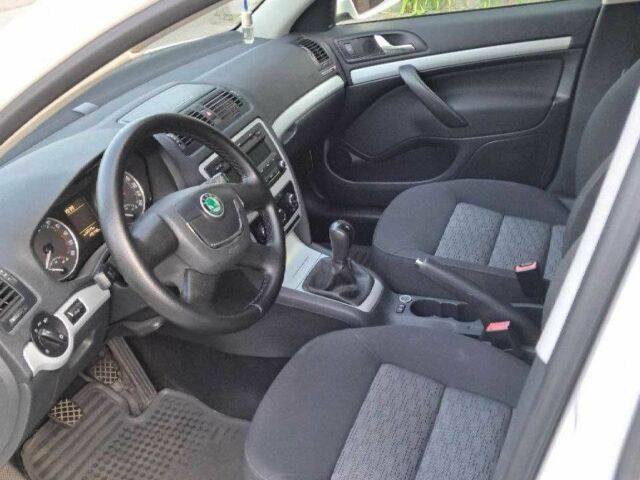 Белый Шкода Октавия, объемом двигателя 1.6 л и пробегом 149 тыс. км за 7900 $, фото 17 на Automoto.ua