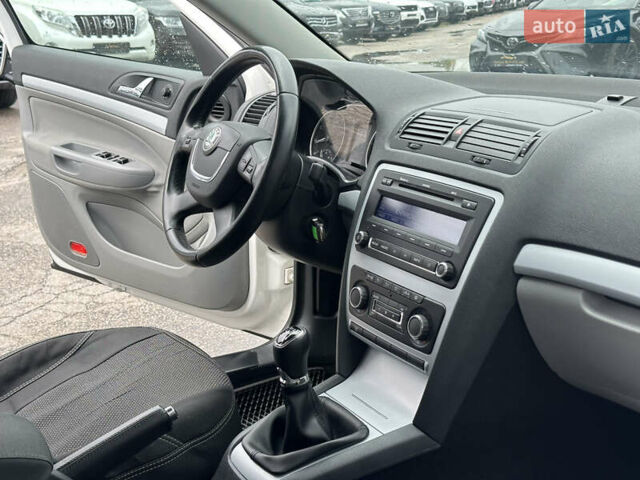 Белый Шкода Октавия, объемом двигателя 1.8 л и пробегом 171 тыс. км за 7800 $, фото 23 на Automoto.ua