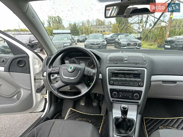 Белый Шкода Октавия, объемом двигателя 1.8 л и пробегом 171 тыс. км за 7800 $, фото 19 на Automoto.ua