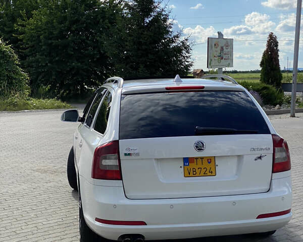 Белый Шкода Октавия, объемом двигателя 2 л и пробегом 307 тыс. км за 10499 $, фото 2 на Automoto.ua