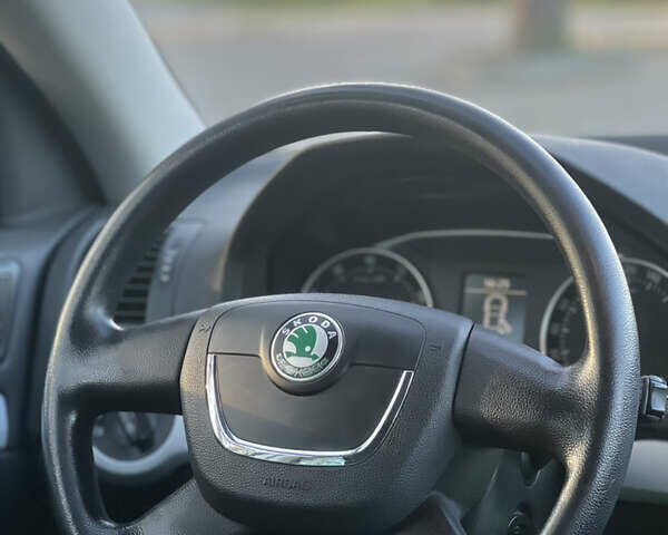 Белый Шкода Октавия, объемом двигателя 1.6 л и пробегом 236 тыс. км за 8200 $, фото 34 на Automoto.ua