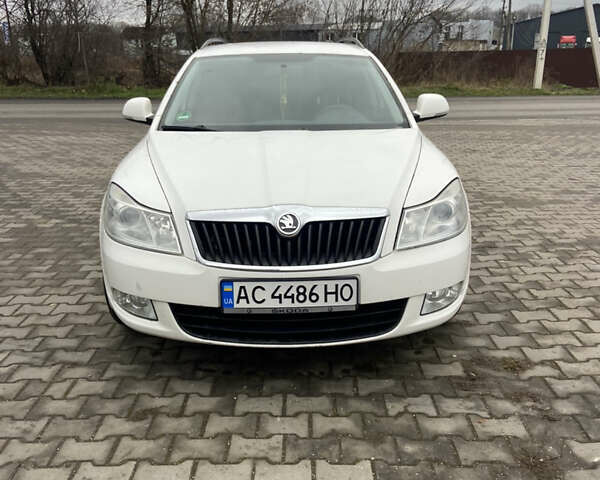 Белый Шкода Октавия, объемом двигателя 1.9 л и пробегом 245 тыс. км за 7850 $, фото 1 на Automoto.ua