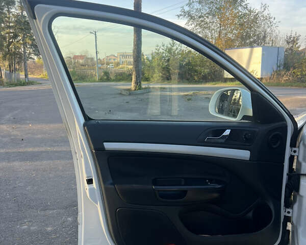 Белый Шкода Октавия, объемом двигателя 1.6 л и пробегом 236 тыс. км за 8200 $, фото 17 на Automoto.ua