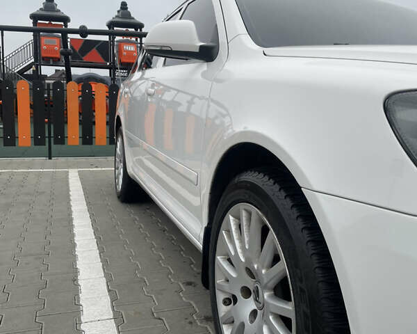 Білий Шкода Октавія, об'ємом двигуна 1.6 л та пробігом 299 тис. км за 7600 $, фото 32 на Automoto.ua