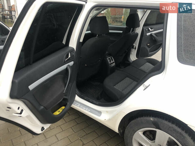 Білий Шкода Октавія, об'ємом двигуна 1.39 л та пробігом 230 тис. км за 6600 $, фото 8 на Automoto.ua