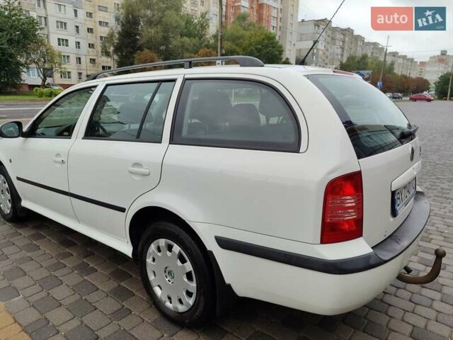 Белый Шкода Октавия, объемом двигателя 1.6 л и пробегом 218 тыс. км за 5350 $, фото 2 на Automoto.ua