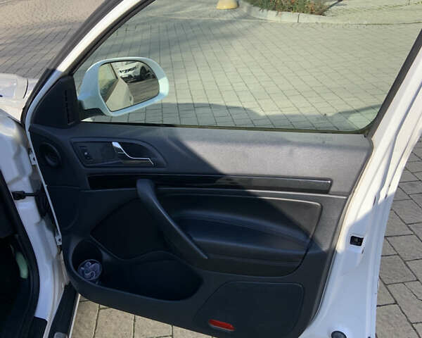 Білий Шкода Октавія, об'ємом двигуна 1.98 л та пробігом 261 тис. км за 7999 $, фото 7 на Automoto.ua