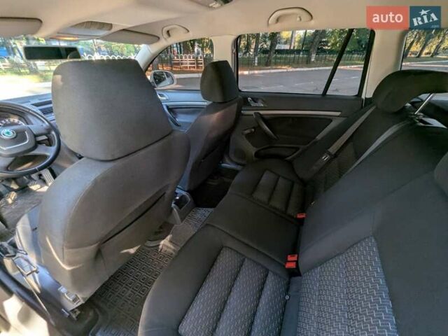 Белый Шкода Октавия, объемом двигателя 1.6 л и пробегом 335 тыс. км за 7300 $, фото 3 на Automoto.ua