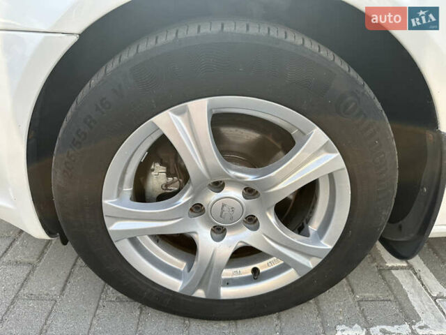 Білий Шкода Октавія, об'ємом двигуна 2 л та пробігом 260 тис. км за 9400 $, фото 49 на Automoto.ua