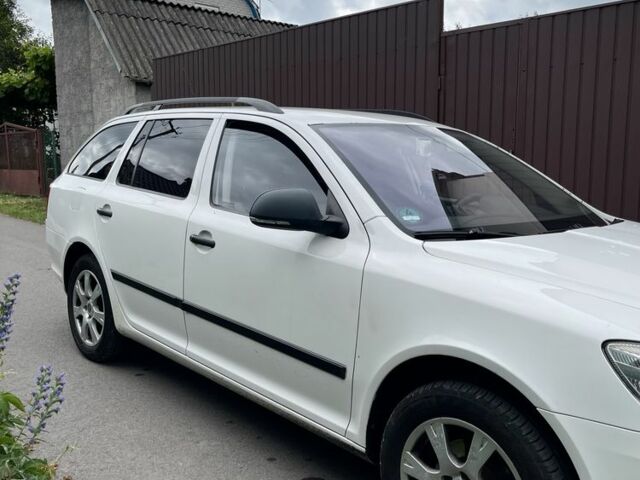 Білий Шкода Октавія, об'ємом двигуна 1.6 л та пробігом 217 тис. км за 6400 $, фото 6 на Automoto.ua