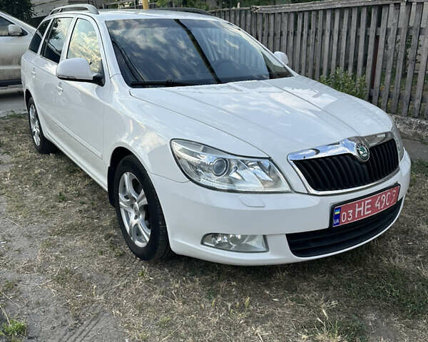 Білий Шкода Октавія, об'ємом двигуна 2 л та пробігом 260 тис. км за 9400 $, фото 2 на Automoto.ua