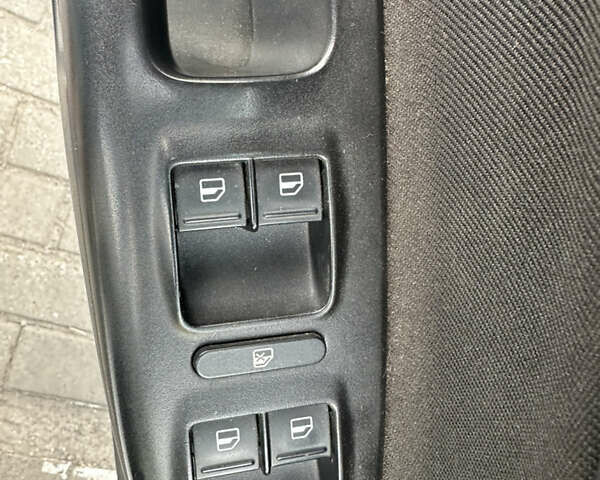 Білий Шкода Октавія, об'ємом двигуна 2 л та пробігом 260 тис. км за 9400 $, фото 31 на Automoto.ua