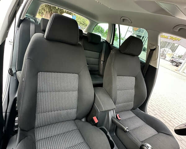 Білий Шкода Октавія, об'ємом двигуна 2 л та пробігом 260 тис. км за 9400 $, фото 41 на Automoto.ua