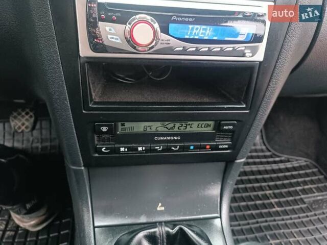 Белый Шкода Октавия, объемом двигателя 1.6 л и пробегом 274 тыс. км за 5300 $, фото 3 на Automoto.ua