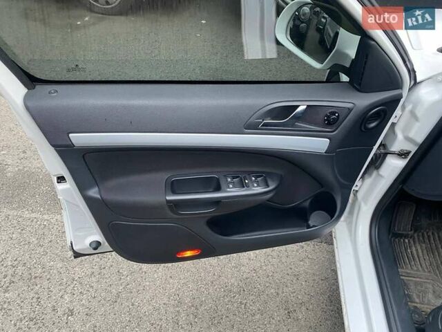 Белый Шкода Октавия, объемом двигателя 1.39 л и пробегом 206 тыс. км за 8500 $, фото 8 на Automoto.ua