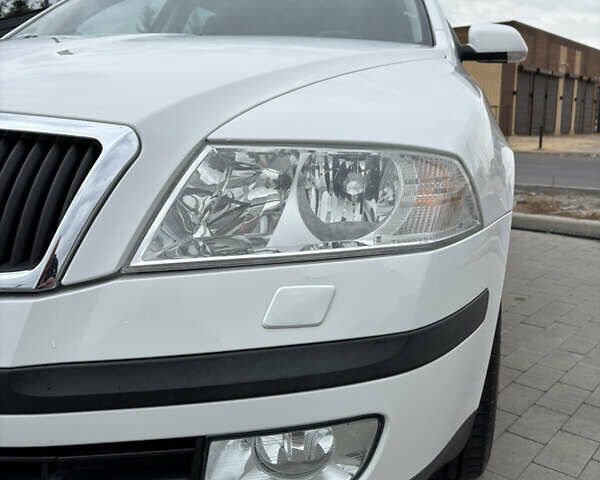 Білий Шкода Октавія, об'ємом двигуна 1.6 л та пробігом 235 тис. км за 6700 $, фото 54 на Automoto.ua