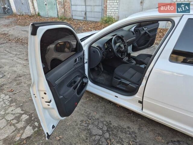 Шкода Октавия 2009 в Умани на Automoto.ua Белый Шкода Октавия, объемом двигателя 1.6 л и пробегом 252 тыс. км за 7600 $, фото 17 на Automoto.ua