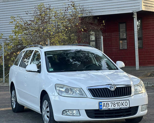 Белый Шкода Октавия, объемом двигателя 1.6 л и пробегом 236 тыс. км за 8200 $, фото 1 на Automoto.ua