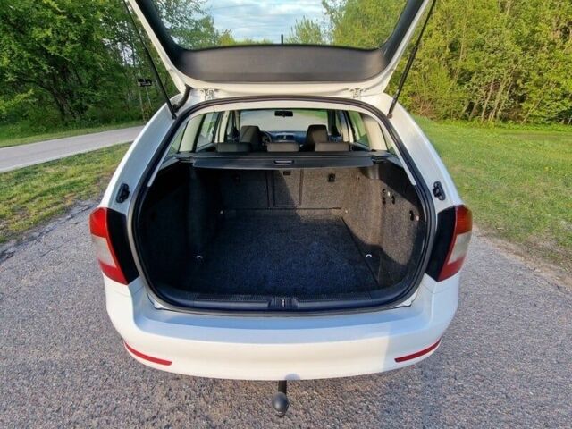 Белый Шкода Октавия, объемом двигателя 1.9 л и пробегом 220 тыс. км за 2200 $, фото 16 на Automoto.ua