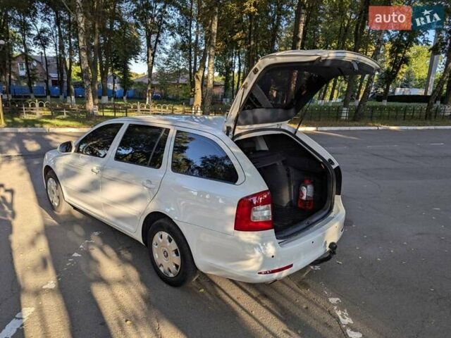 Белый Шкода Октавия, объемом двигателя 1.6 л и пробегом 335 тыс. км за 7300 $, фото 14 на Automoto.ua