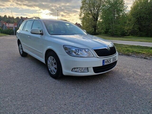 Белый Шкода Октавия, объемом двигателя 1.9 л и пробегом 220 тыс. км за 2200 $, фото 15 на Automoto.ua