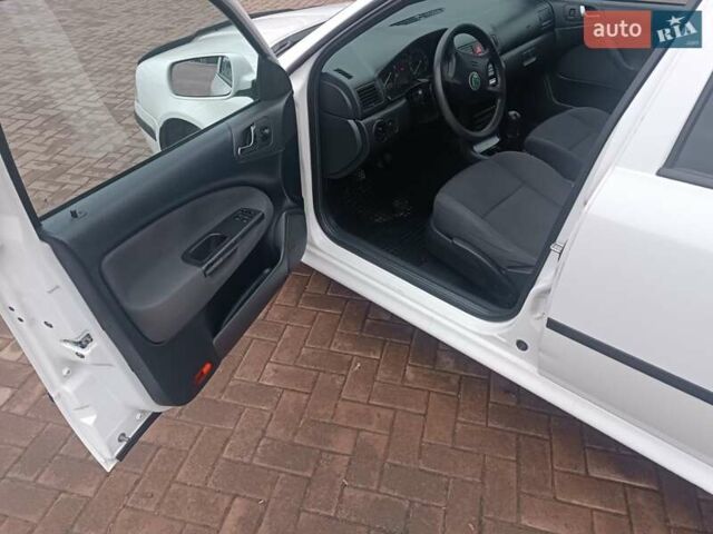 Белый Шкода Октавия, объемом двигателя 1.6 л и пробегом 274 тыс. км за 5300 $, фото 17 на Automoto.ua