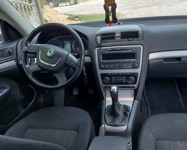 Белый Шкода Октавия, объемом двигателя 1.9 л и пробегом 313 тыс. км за 8000 $, фото 1 на Automoto.ua