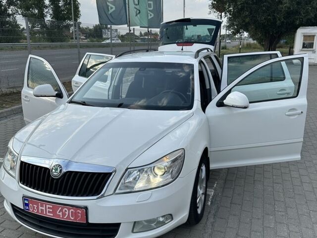 Белый Шкода Октавия, объемом двигателя 2 л и пробегом 252 тыс. км за 8900 $, фото 3 на Automoto.ua