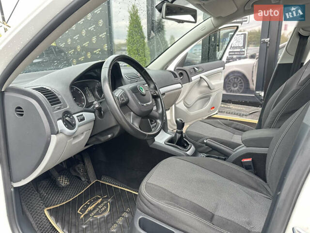 Белый Шкода Октавия, объемом двигателя 1.8 л и пробегом 171 тыс. км за 7800 $, фото 12 на Automoto.ua