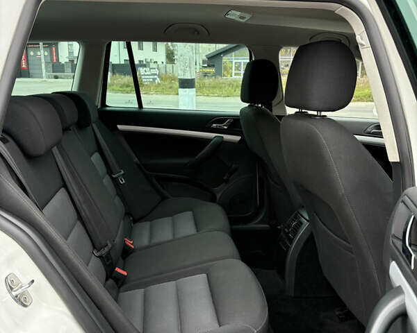 Білий Шкода Октавія, об'ємом двигуна 1.6 л та пробігом 235 тис. км за 6700 $, фото 38 на Automoto.ua