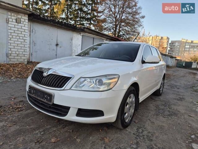 Шкода Октавия 2009 в Умани на Automoto.ua Белый Шкода Октавия, объемом двигателя 1.6 л и пробегом 252 тыс. км за 7600 $, фото 8 на Automoto.ua