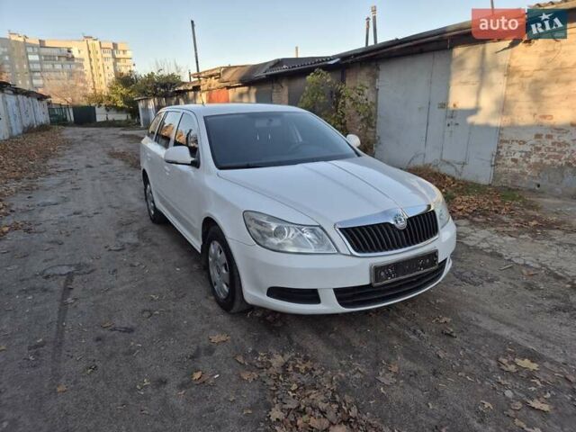 Шкода Октавия 2009 в Умани на Automoto.ua Белый Шкода Октавия, объемом двигателя 1.6 л и пробегом 252 тыс. км за 7600 $, фото 6 на Automoto.ua