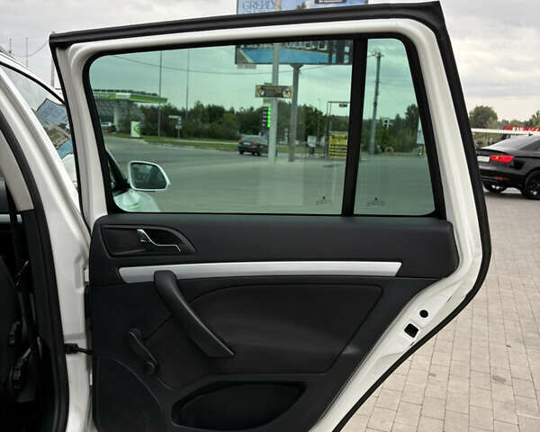 Білий Шкода Октавія, об'ємом двигуна 1.6 л та пробігом 235 тис. км за 6700 $, фото 37 на Automoto.ua